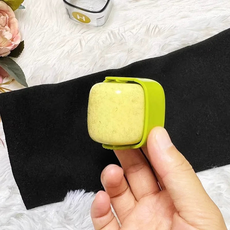 Say Goodbye to Pet Hair with Our Portable Lint Remover - Your Ultimate Cleaning Companion